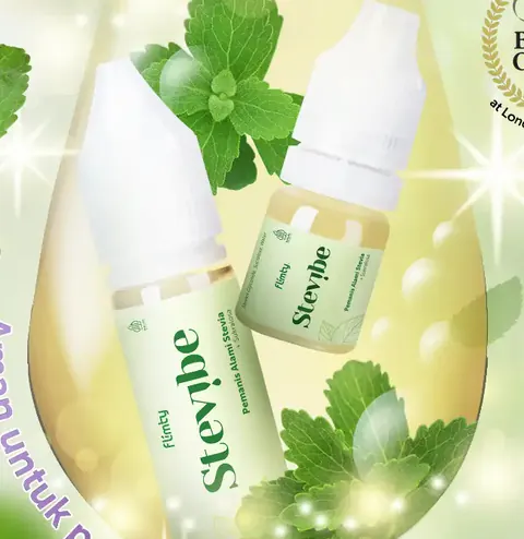 Dua botol Stevibe di antara daun stevia